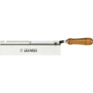 Smulkus pjūklas medienai  su sulenkta medine rankena